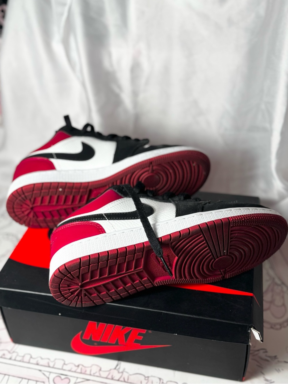 Air Jordan 1 Low GS Black Toe 2019 - Picture 4 of 6